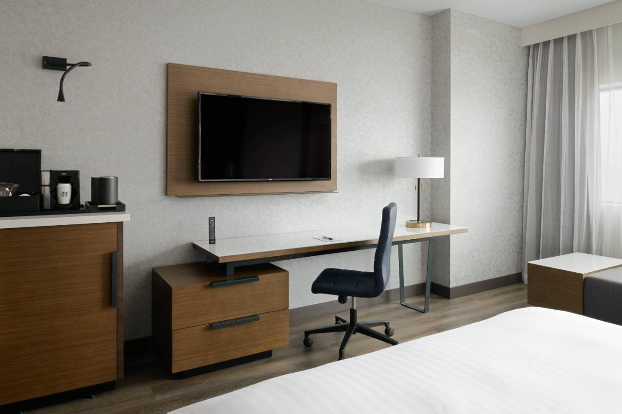 Marriott Tacoma Downtown Hotel Exterior photo